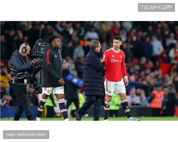 加纳乔高位压迫体系中的边锋战术价值解析