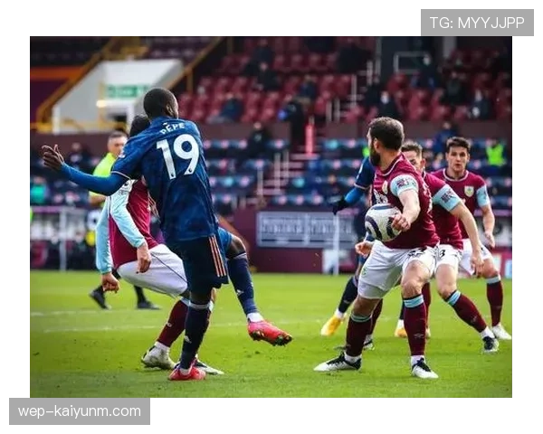 手臂不自然扩大是否构成手球犯规？规则如何界定“不自然”？